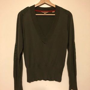 Women’s Green “Army” sweater.